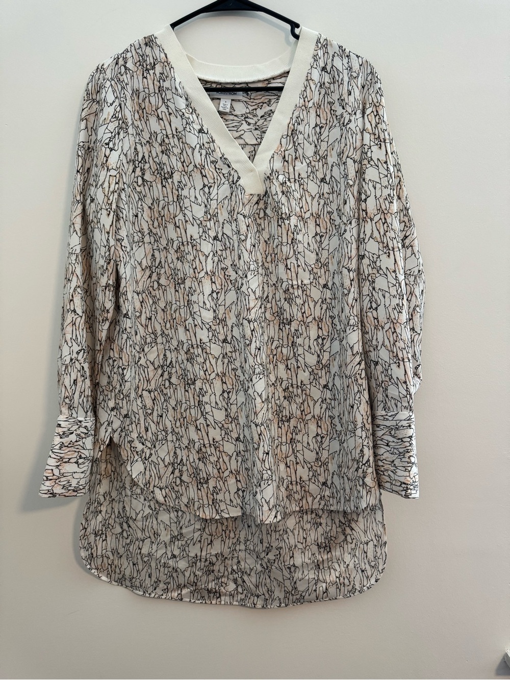Nordstrom Abstract Lines V-neck Long Sleeve Blouse